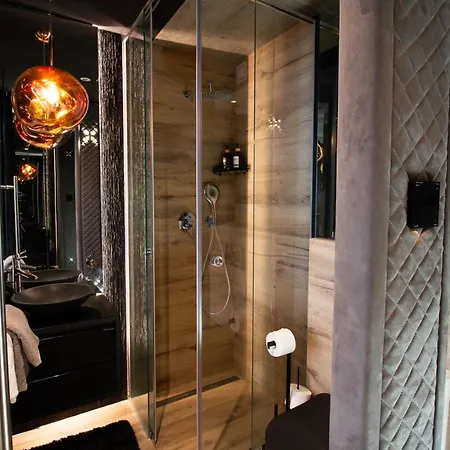 فيلة Poets Garden *